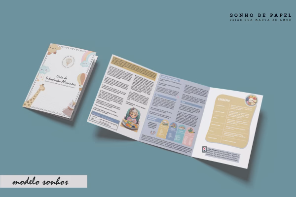 Guia das com o Bebê - Folder A5 com 2 dobras sanfona, contendo informações sobre higiene, alimentação, sono, cólicas, vacinas e primeiros cuidados com o recém-nascido."